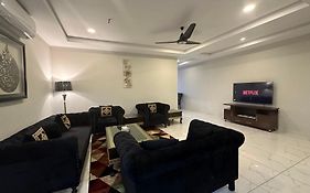 *Designer'S Luxurious 1Bhk At Top Location Of Twin Cities!!